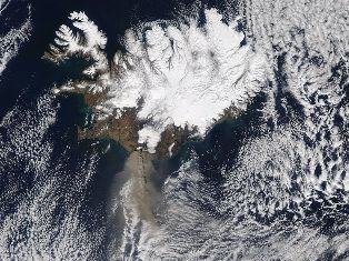 800px-Eruption_of_Eyjafjallaj__kull_Volcano__Iceland_April_17.jpg