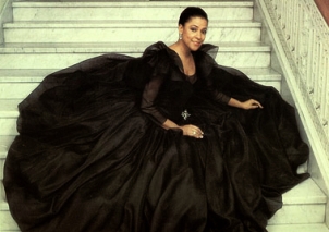 Kathleen_Battle_on_stairs.jpg