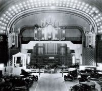 Music_Hall_organ_straight_three.jpg