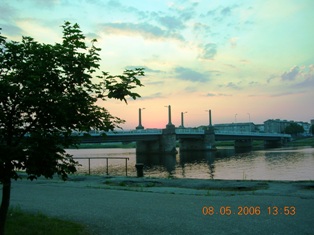 P__rnu_River_at_sunset.jpg