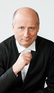 Paavo-Jarvi_2_credit_Julia-Bayer.jpg