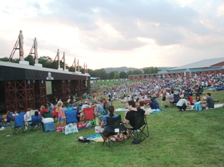 Riverbend_July_4_lawn.jpg