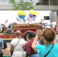 Whirl_and_Twirl_WCG_parade_71012_small.jpg
