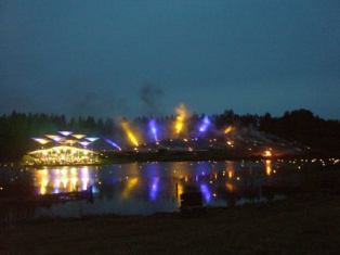fire_and_colors_Lake_Leigo_concert_2008_1.jpg